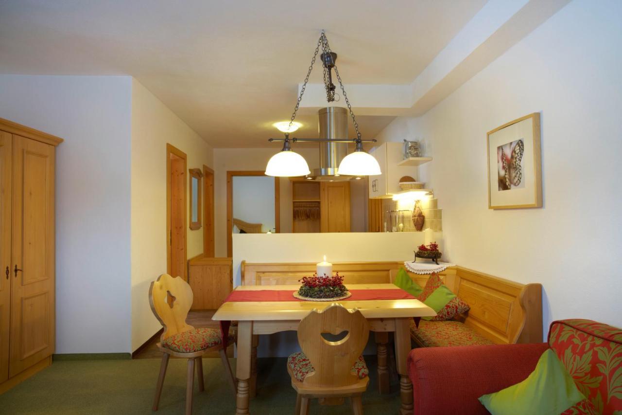 Landhaus Alpensonne Schattwald Habitación foto