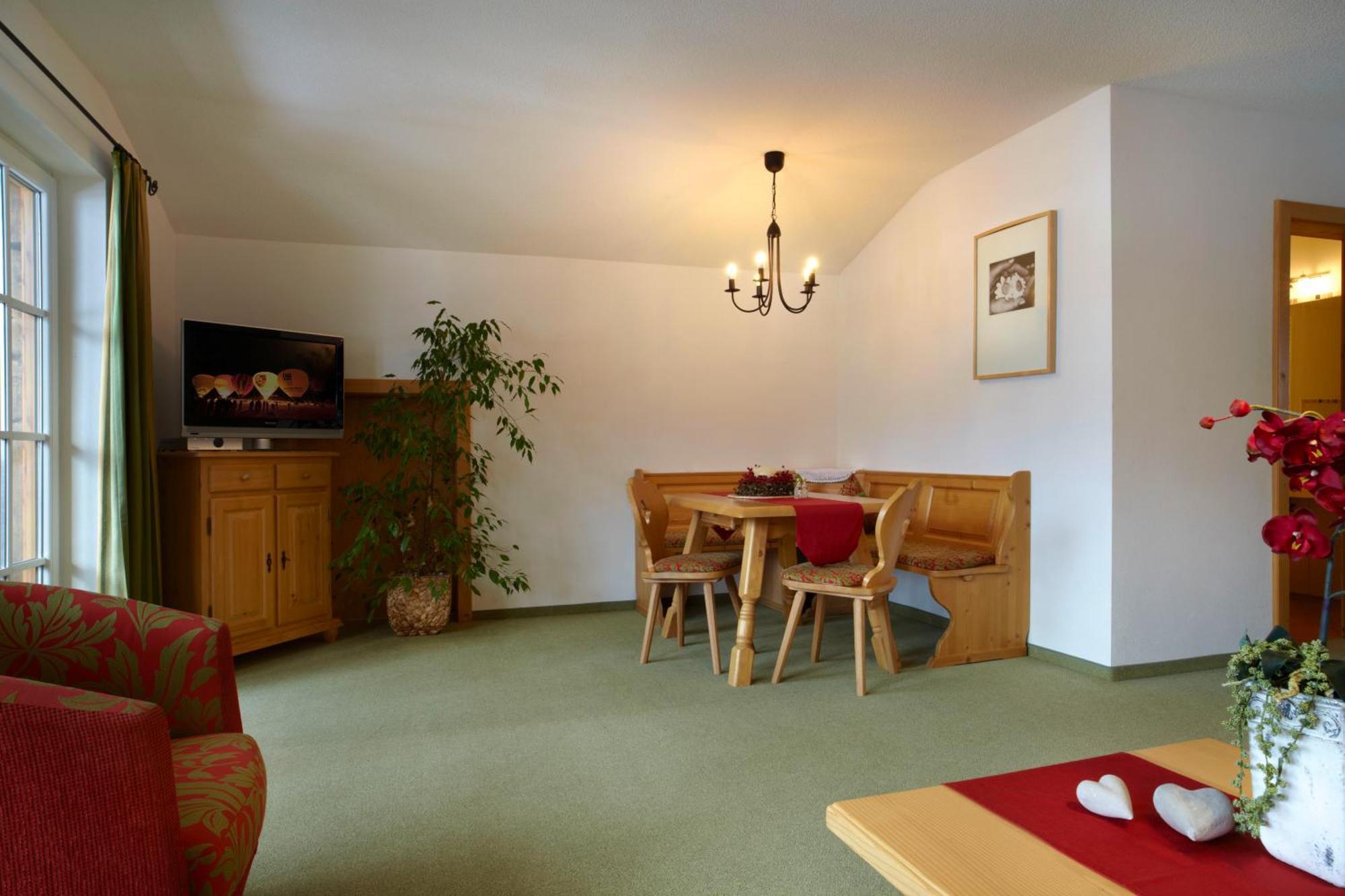 Landhaus Alpensonne Schattwald Exterior foto